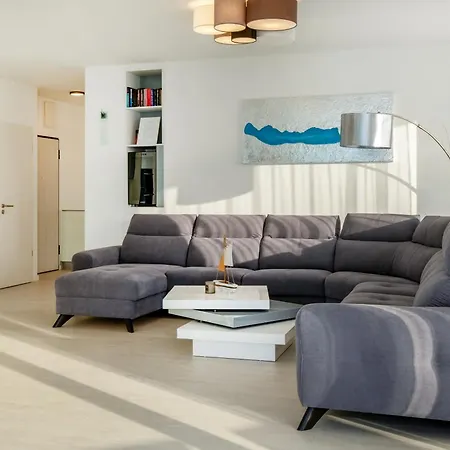 Myflat Coral 52 Duplex Penthouse *