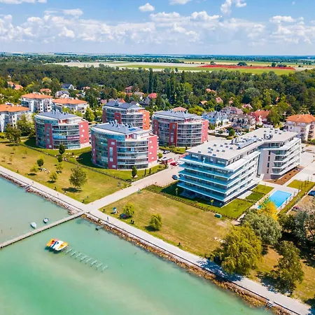 Myflat Coral 52 Duplex Penthouse Apartment *